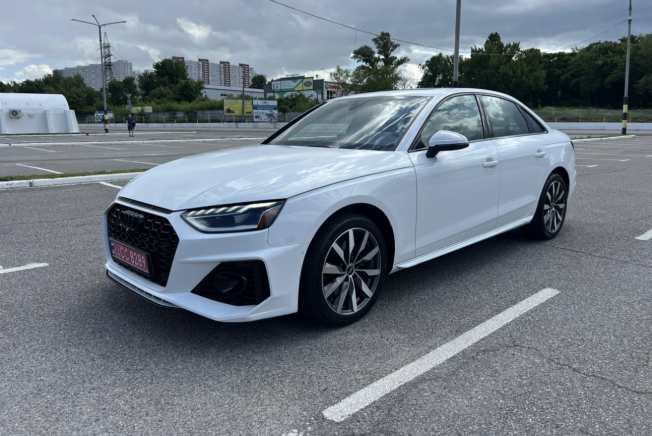 Audi A4 - фото 1