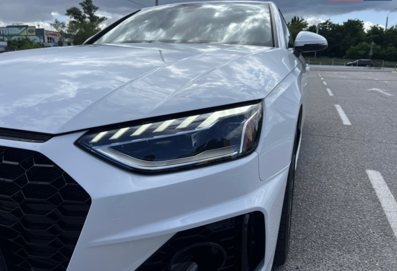 Audi A4 - фото 12
