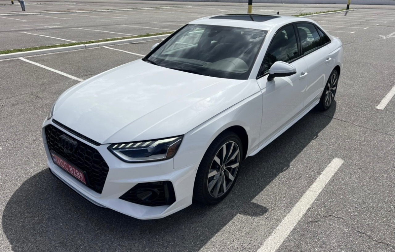 Audi A4 - фото 5