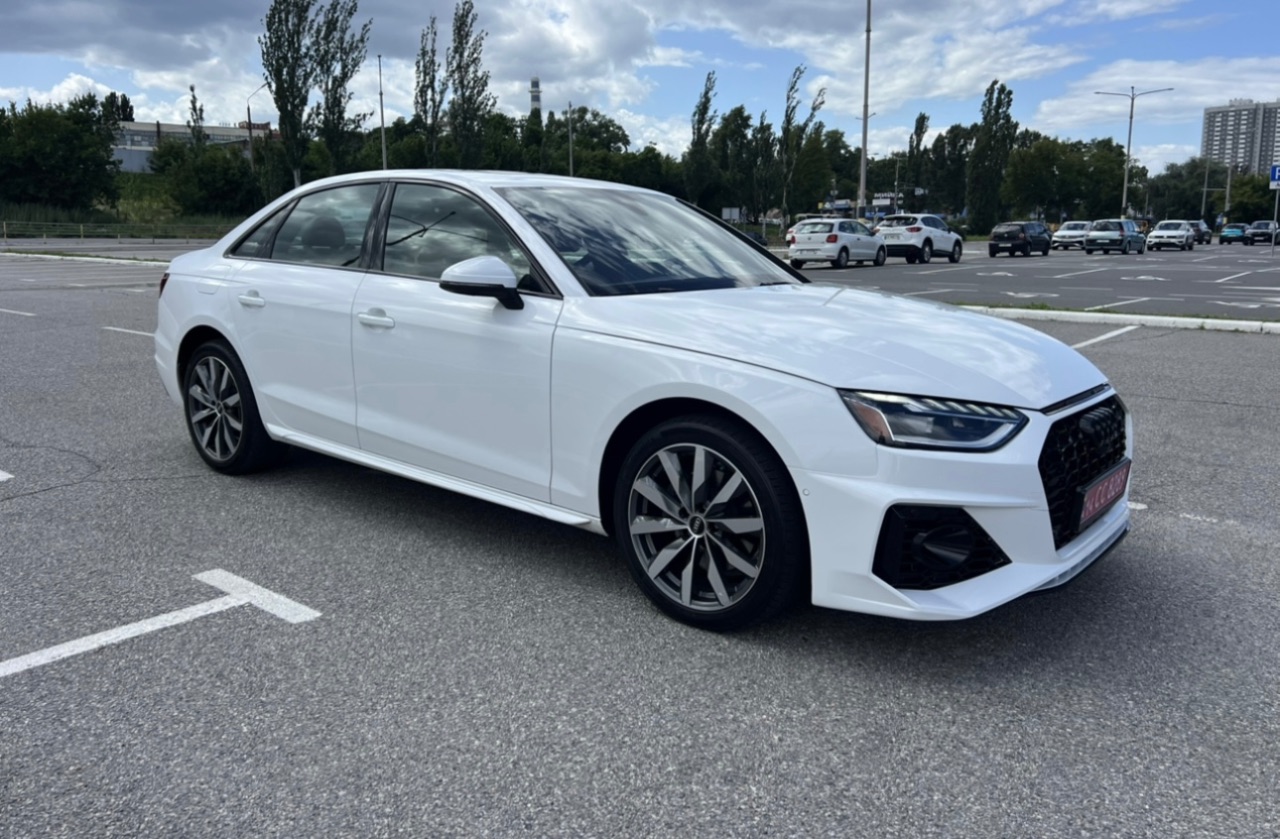 Audi A4 - фото 2