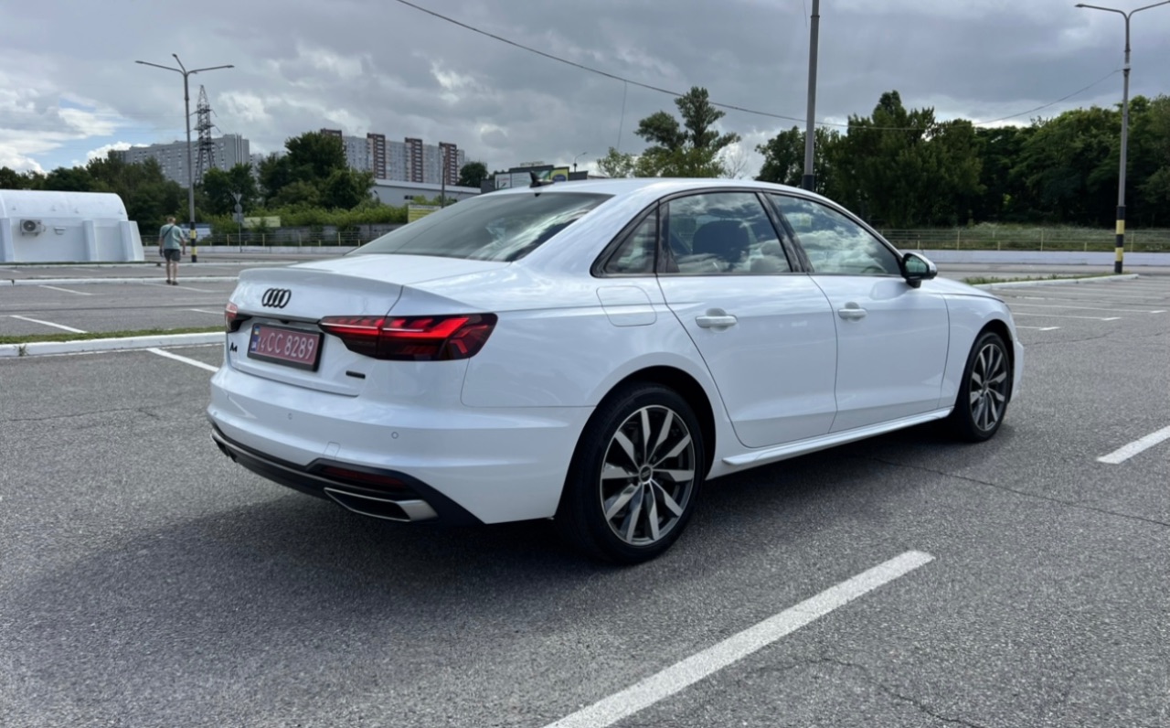 Audi A4 - фото 4