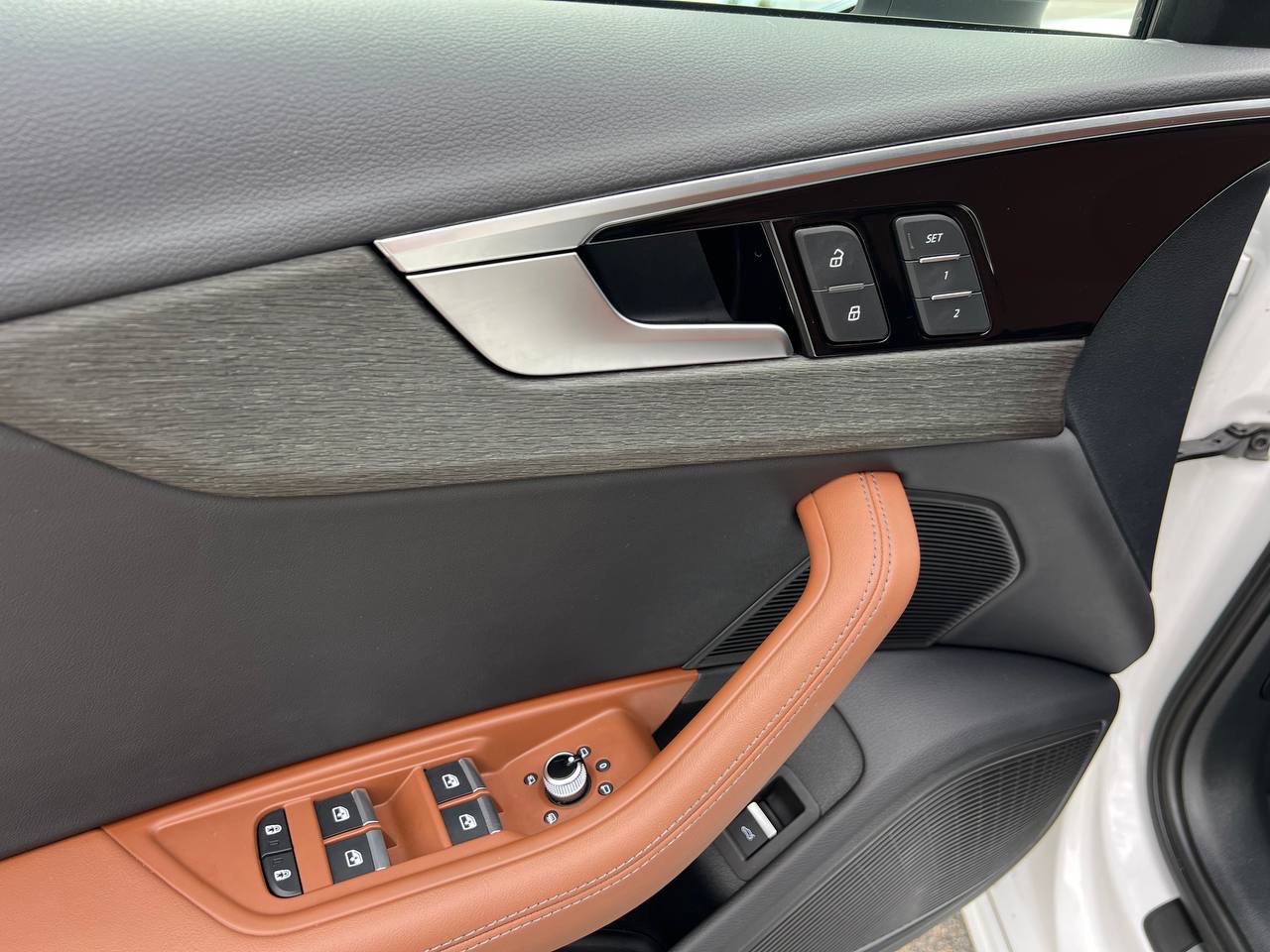 Audi A4 - фото 32