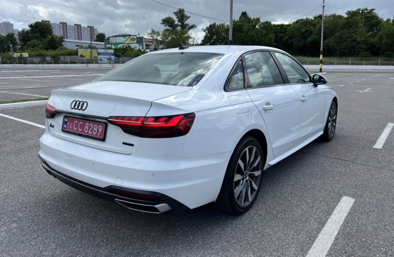 Audi A4 - фото 6