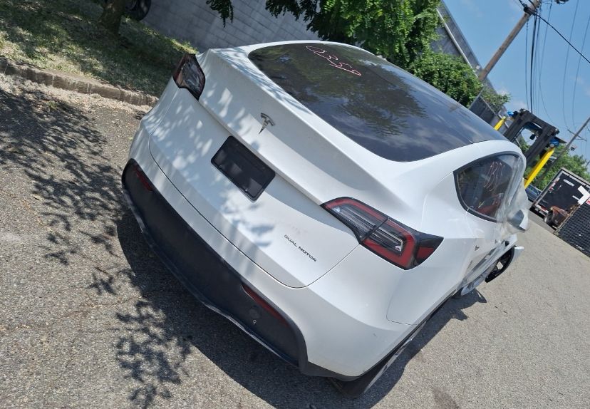 Tesla Model Y - фото 5