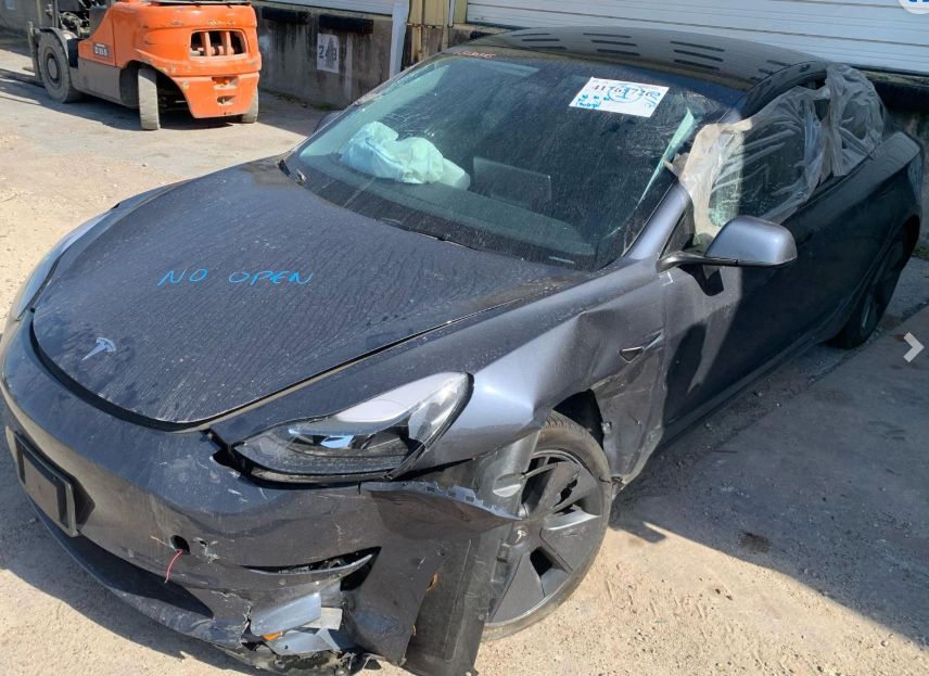 Tesla Model 3 - фото 1