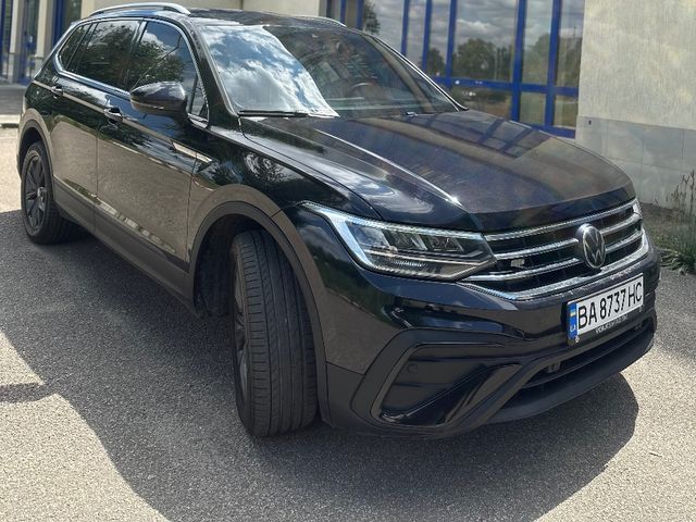 Volkswagen Tiguan - фото 4