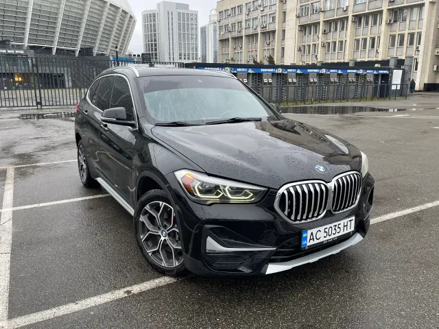 BMW X1 - фото 1