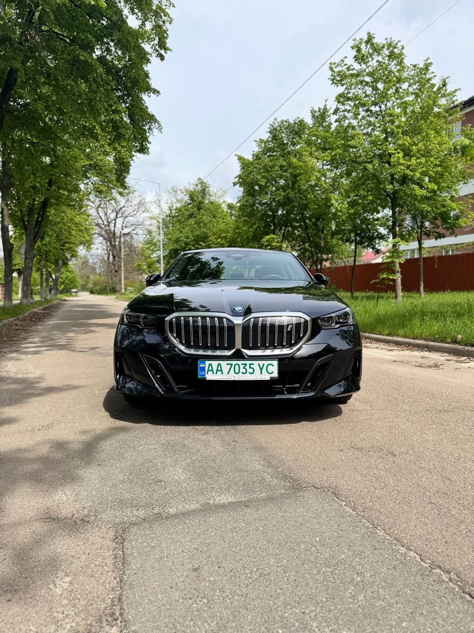 BMW i5 - фото 1