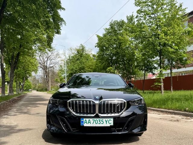 BMW i5 - фото 1
