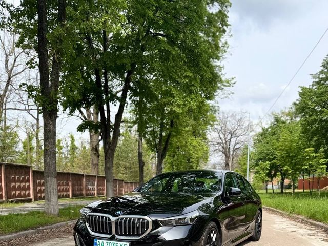 BMW i5 - фото 2