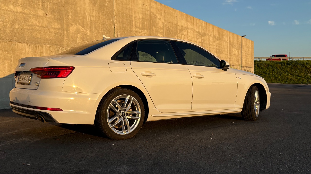 Audi A4 - фото 6