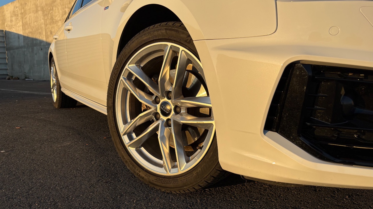 Audi A4 - фото 10
