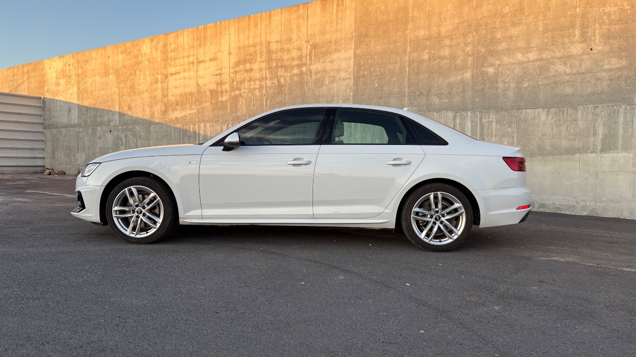Audi A4 - фото 8