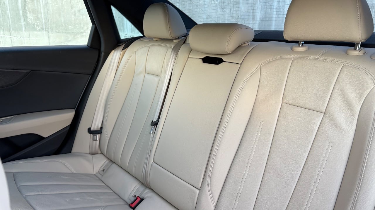 Audi A4 - фото 12