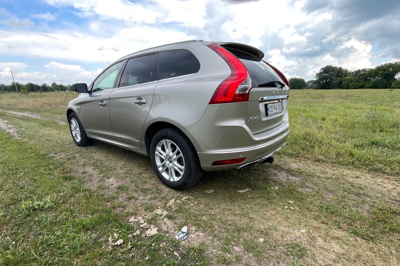 Volvo XC60 - фото 7