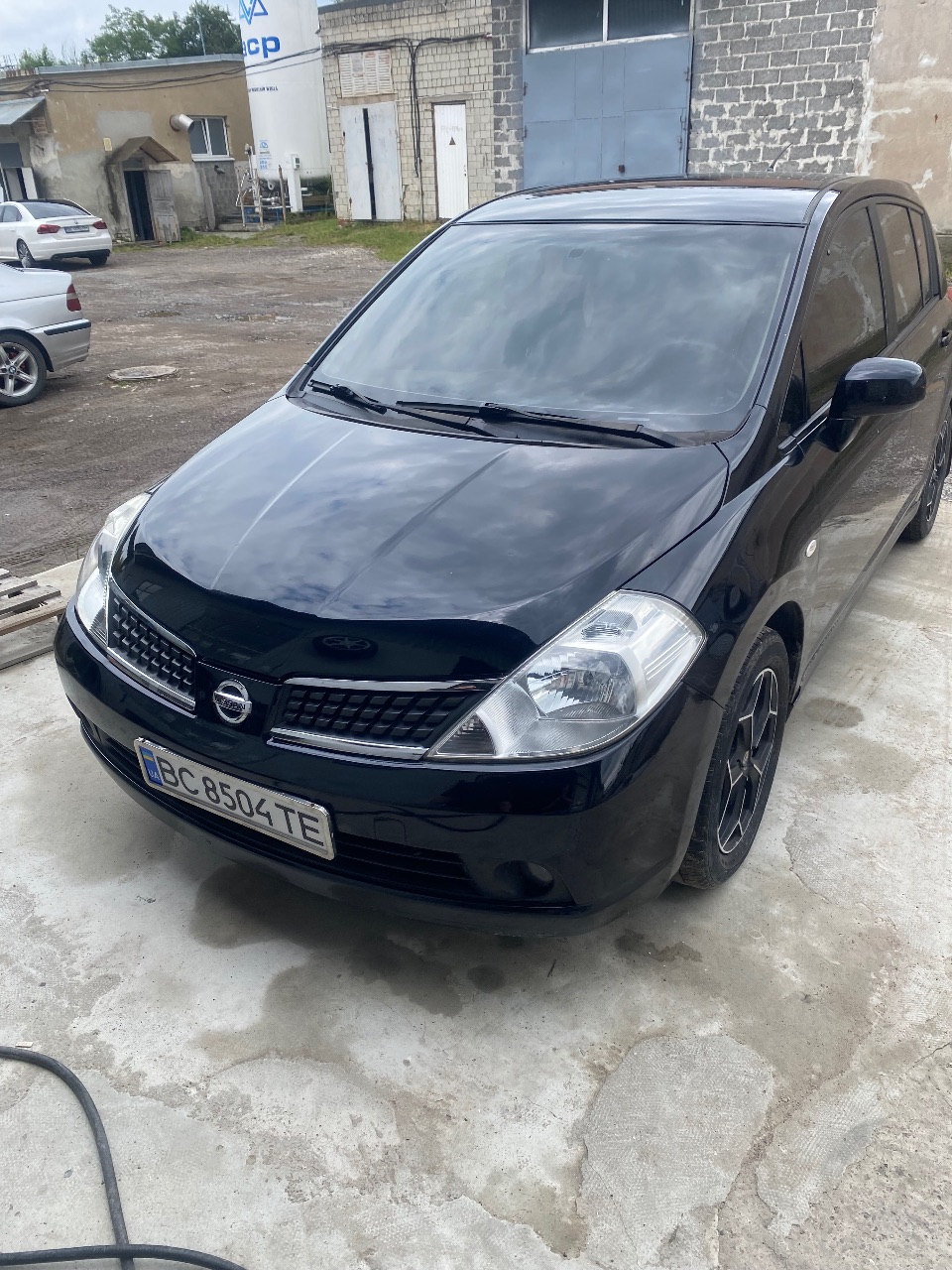 Nissan Tiida - фото 2