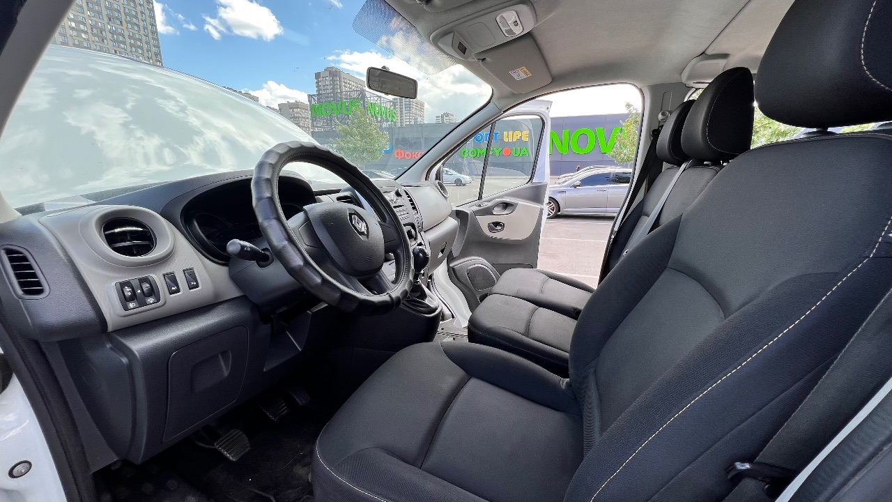 Renault Trafic - фото 15