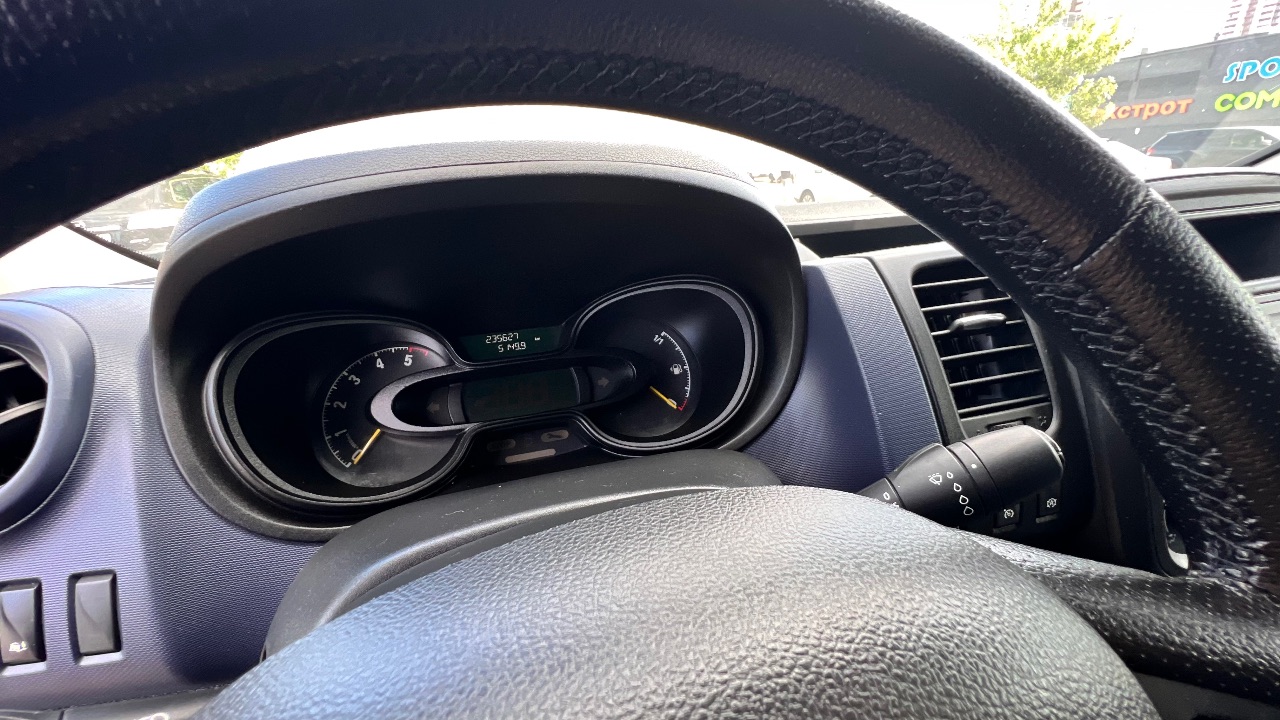 Opel Vivaro - фото 15