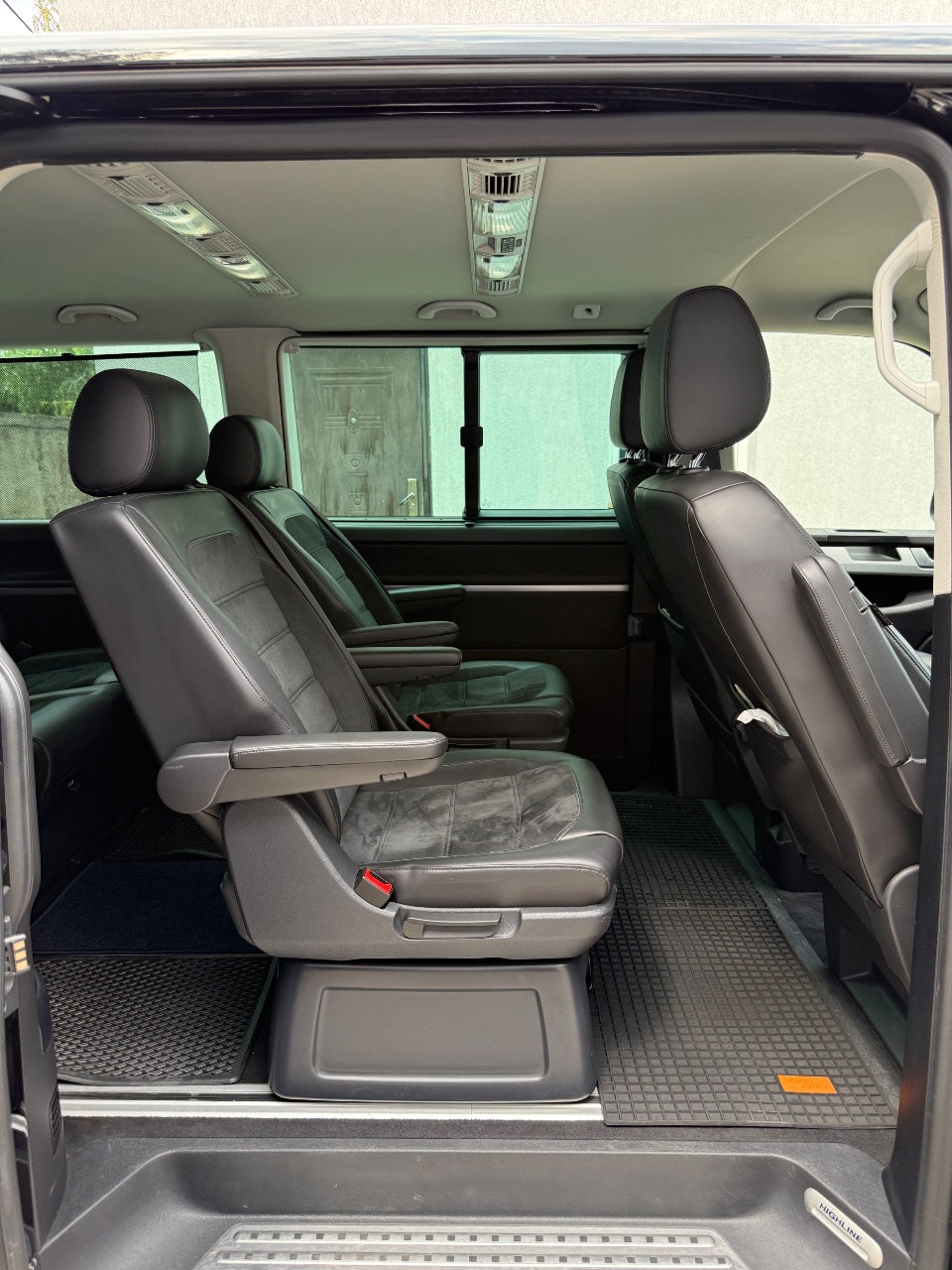 Volkswagen Multivan - фото 22