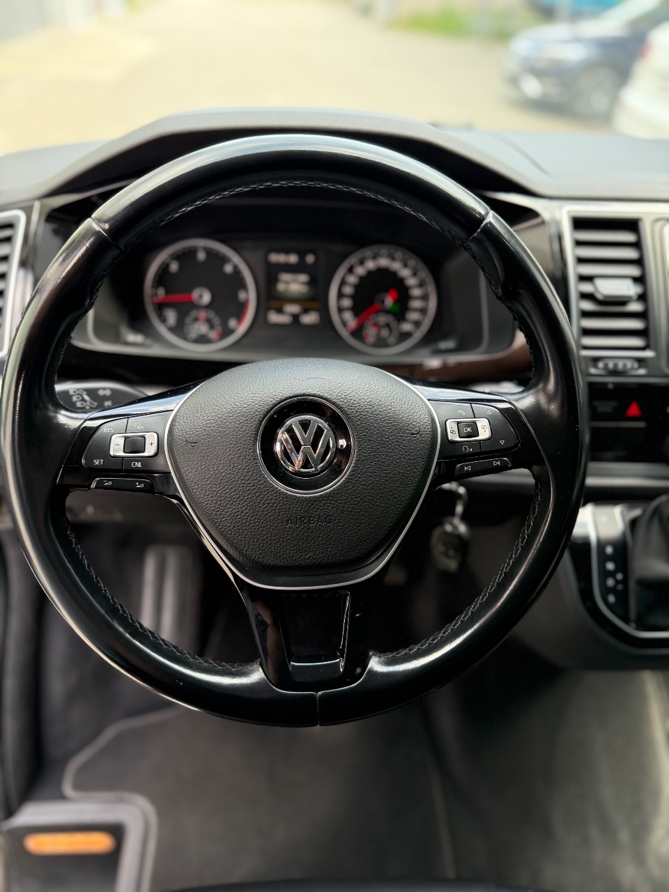 Volkswagen Multivan - фото 15