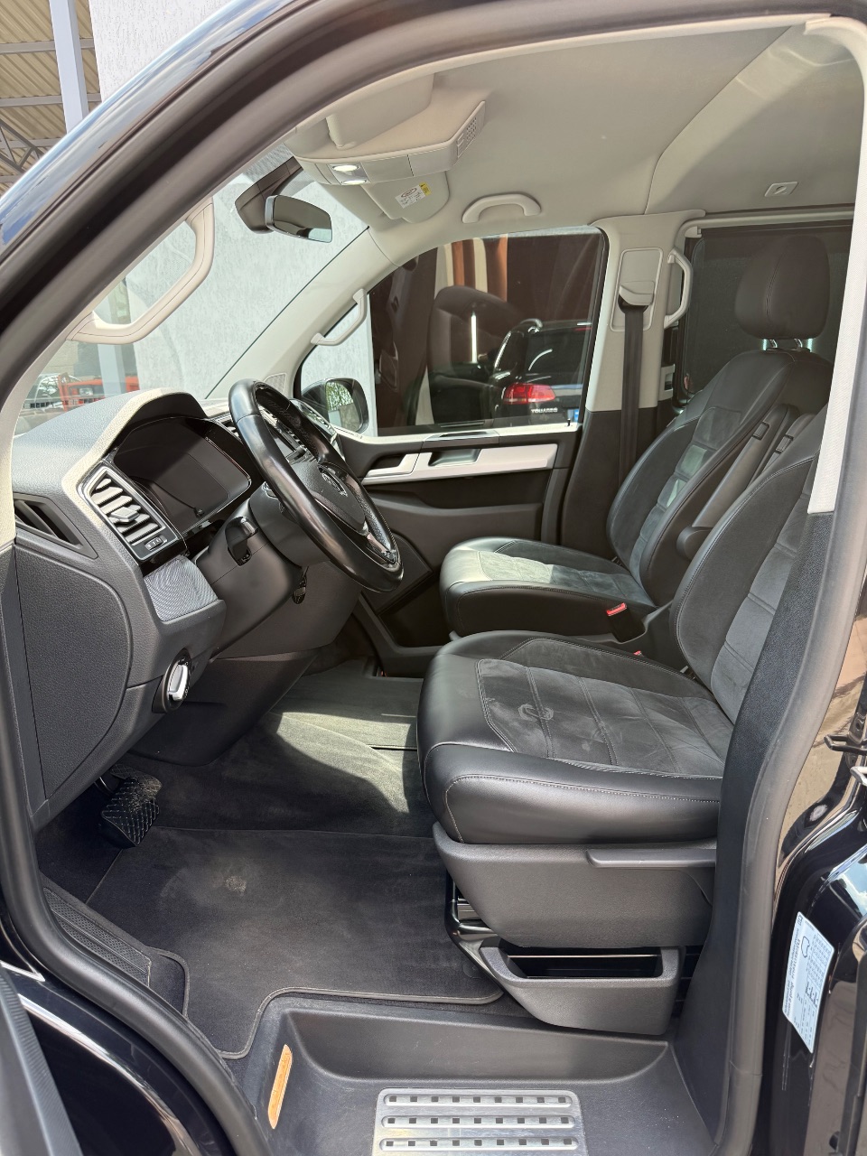 Volkswagen Multivan - фото 13