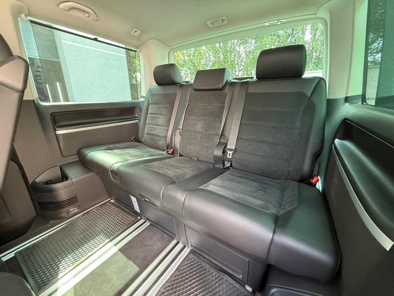 Volkswagen Multivan - фото 21