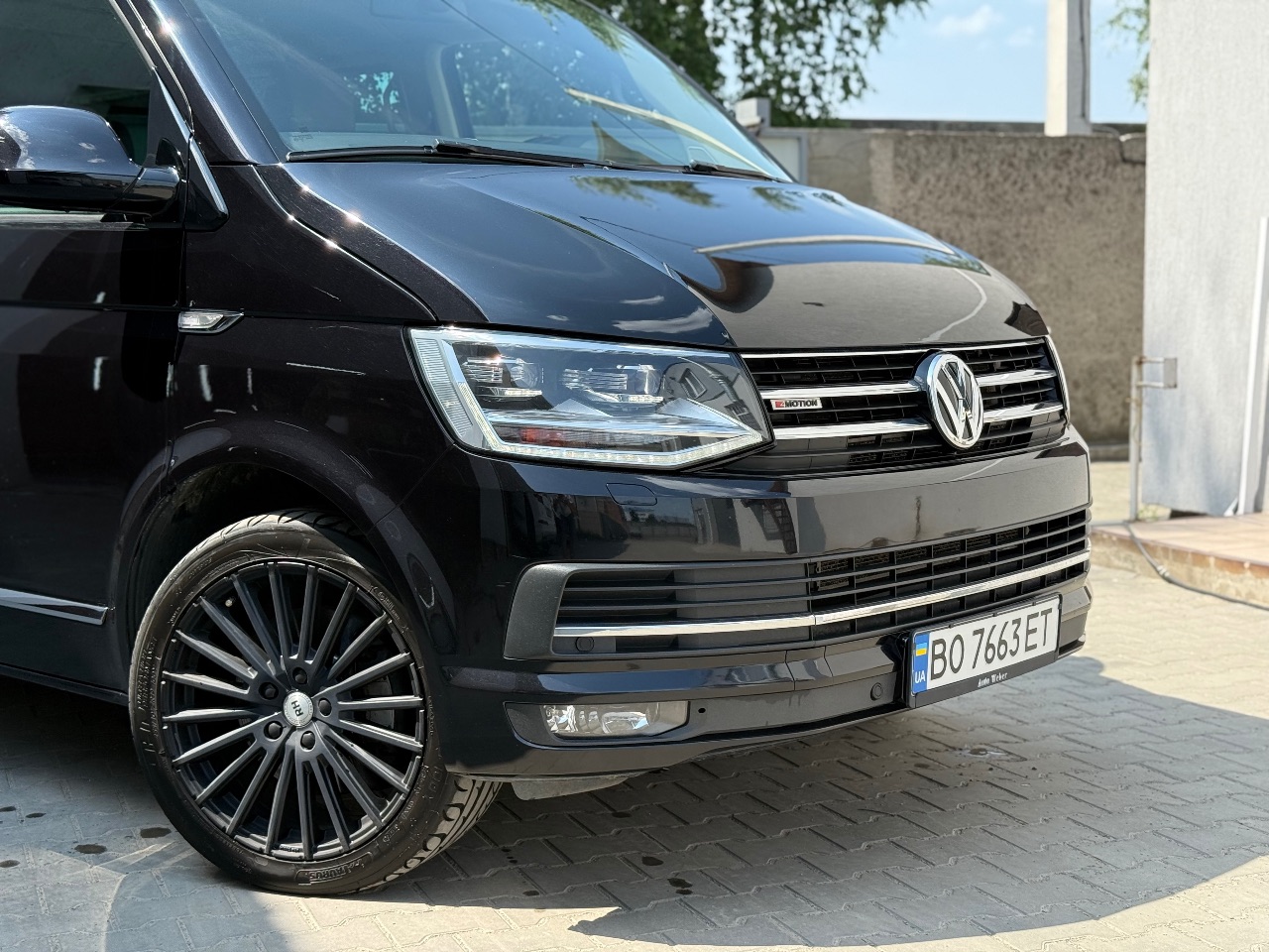 Volkswagen Multivan - фото 2