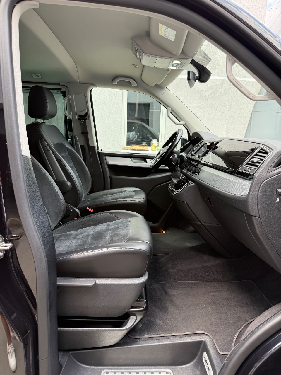 Volkswagen Multivan - фото 27