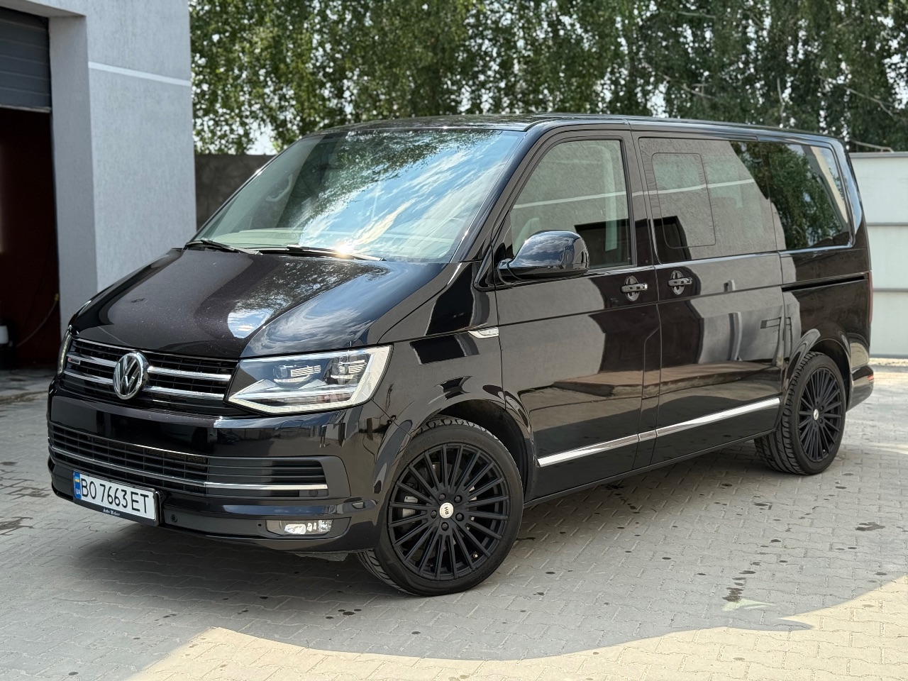 Volkswagen Multivan - фото 5