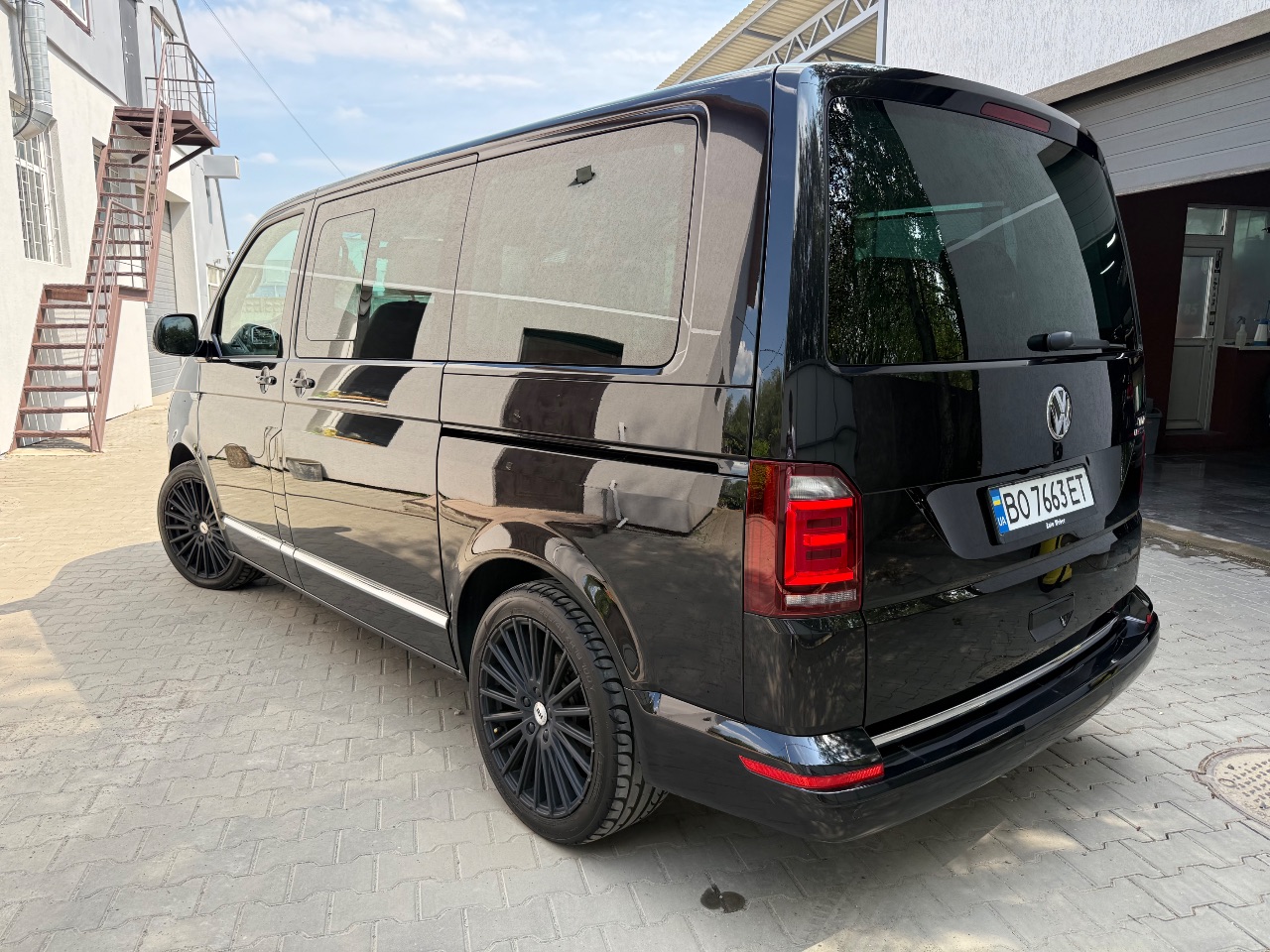 Volkswagen Multivan - фото 7