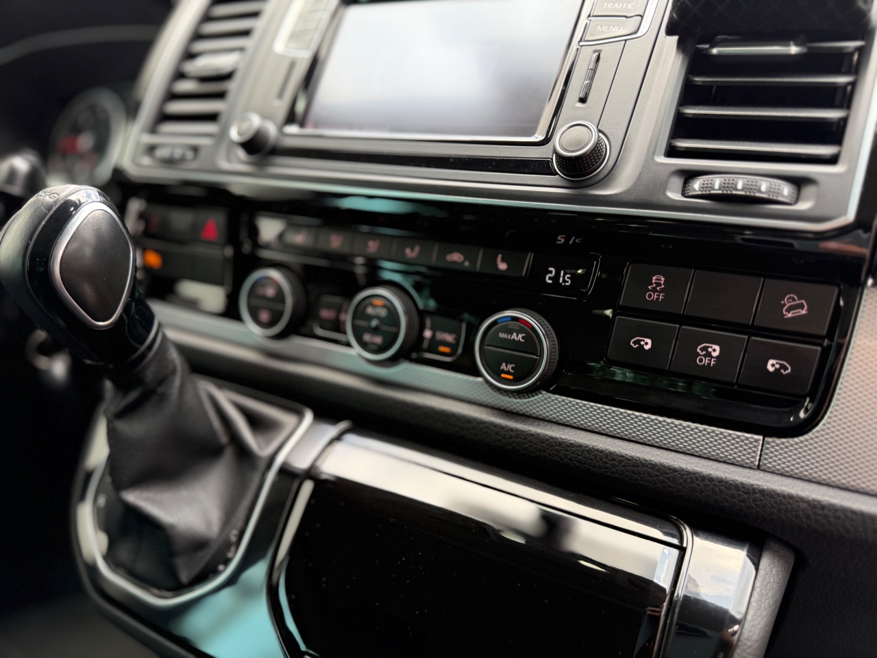 Volkswagen Multivan - фото 29