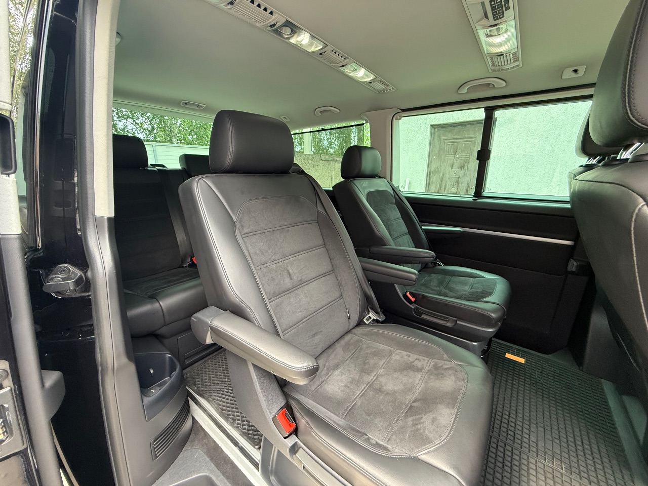 Volkswagen Multivan - фото 23