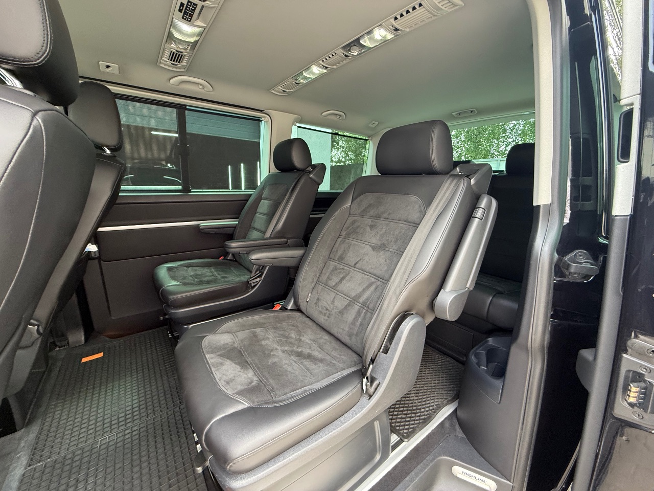 Volkswagen Multivan - фото 20