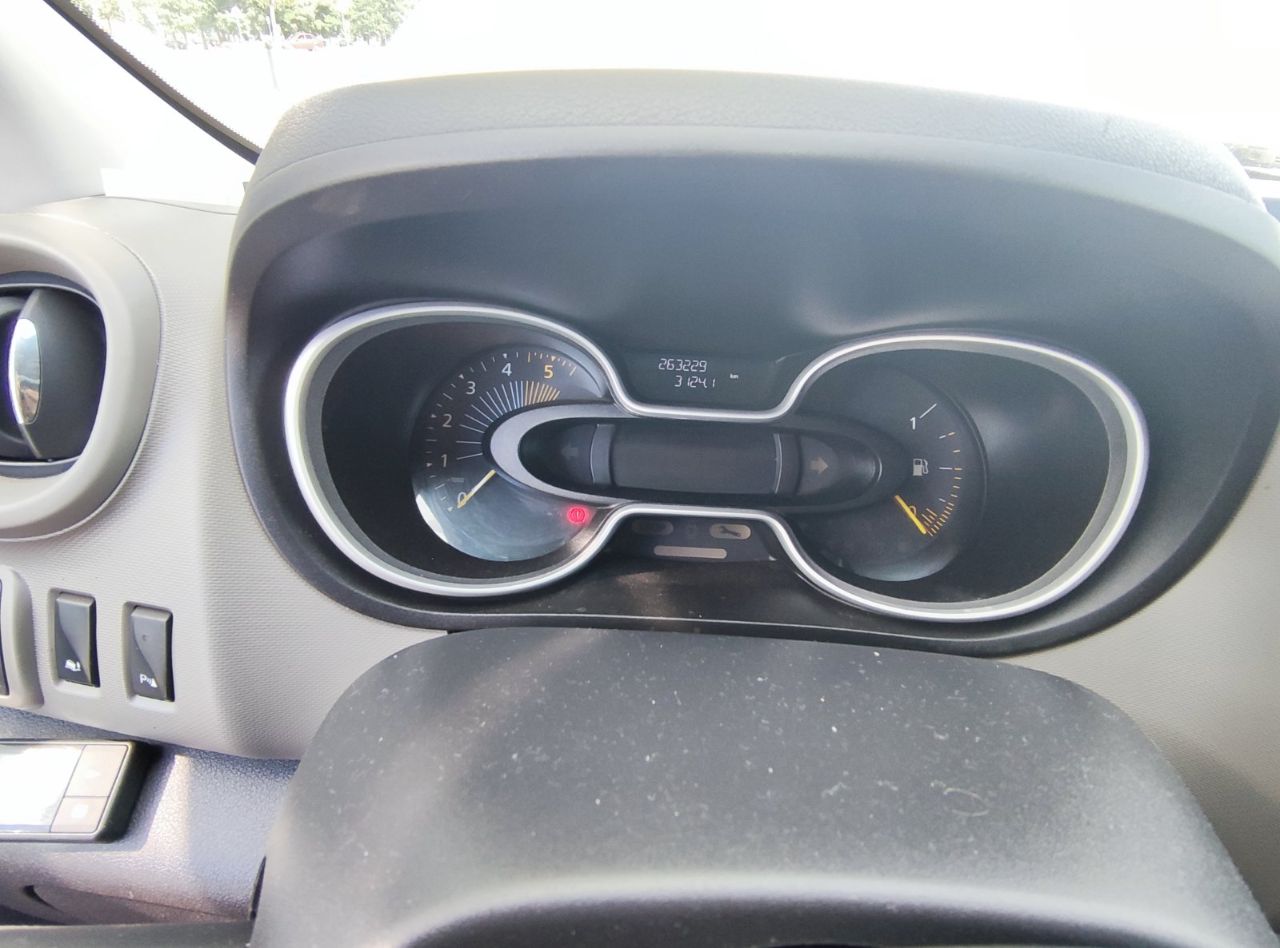 Renault Trafic - фото 11