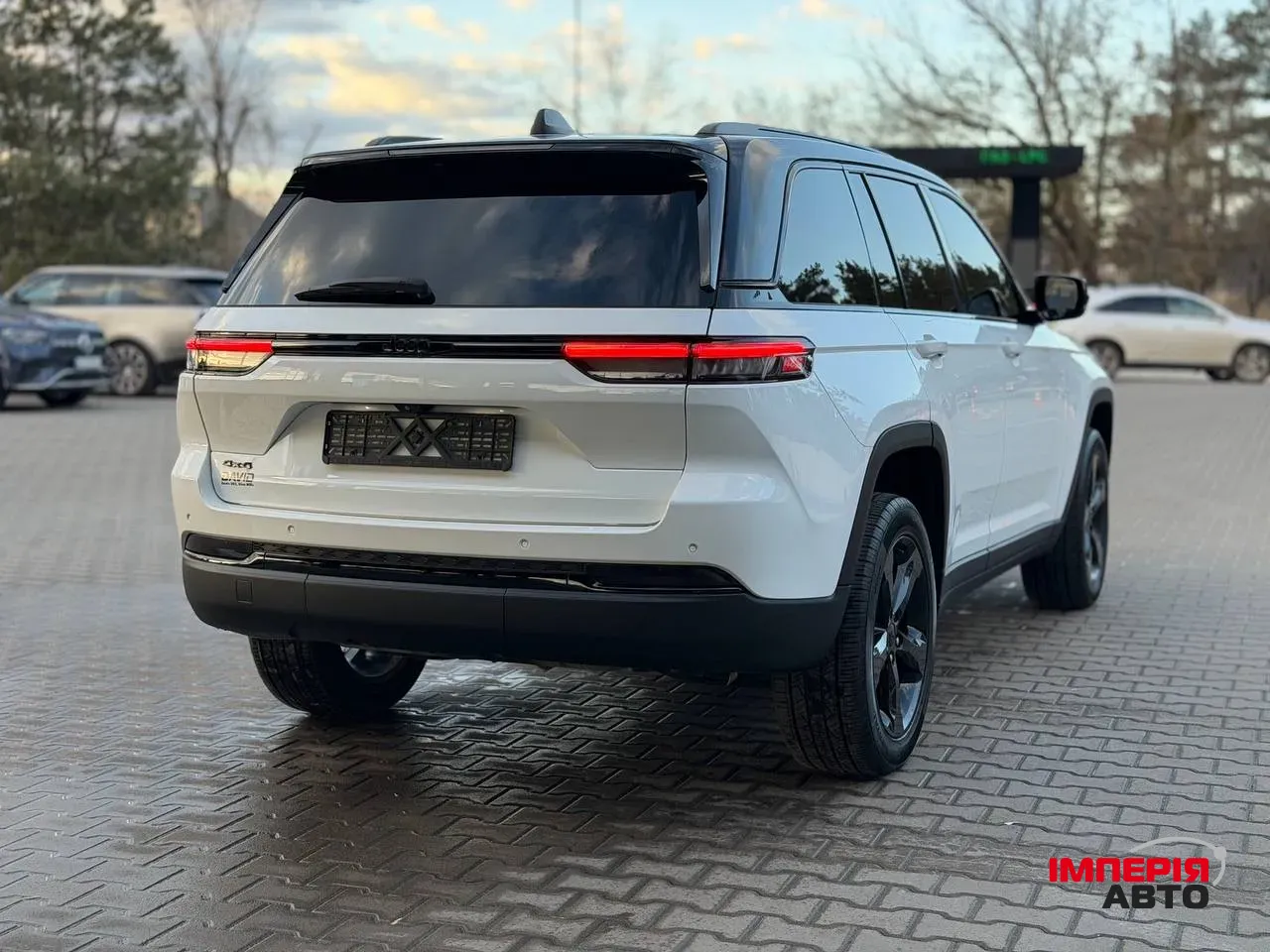 Jeep Grand Cherokee - фото 17