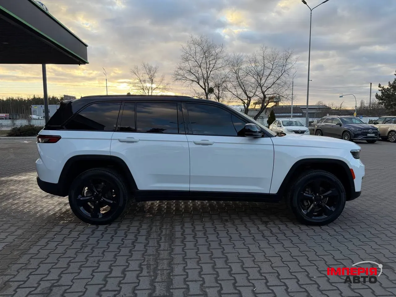 Jeep Grand Cherokee - фото 12