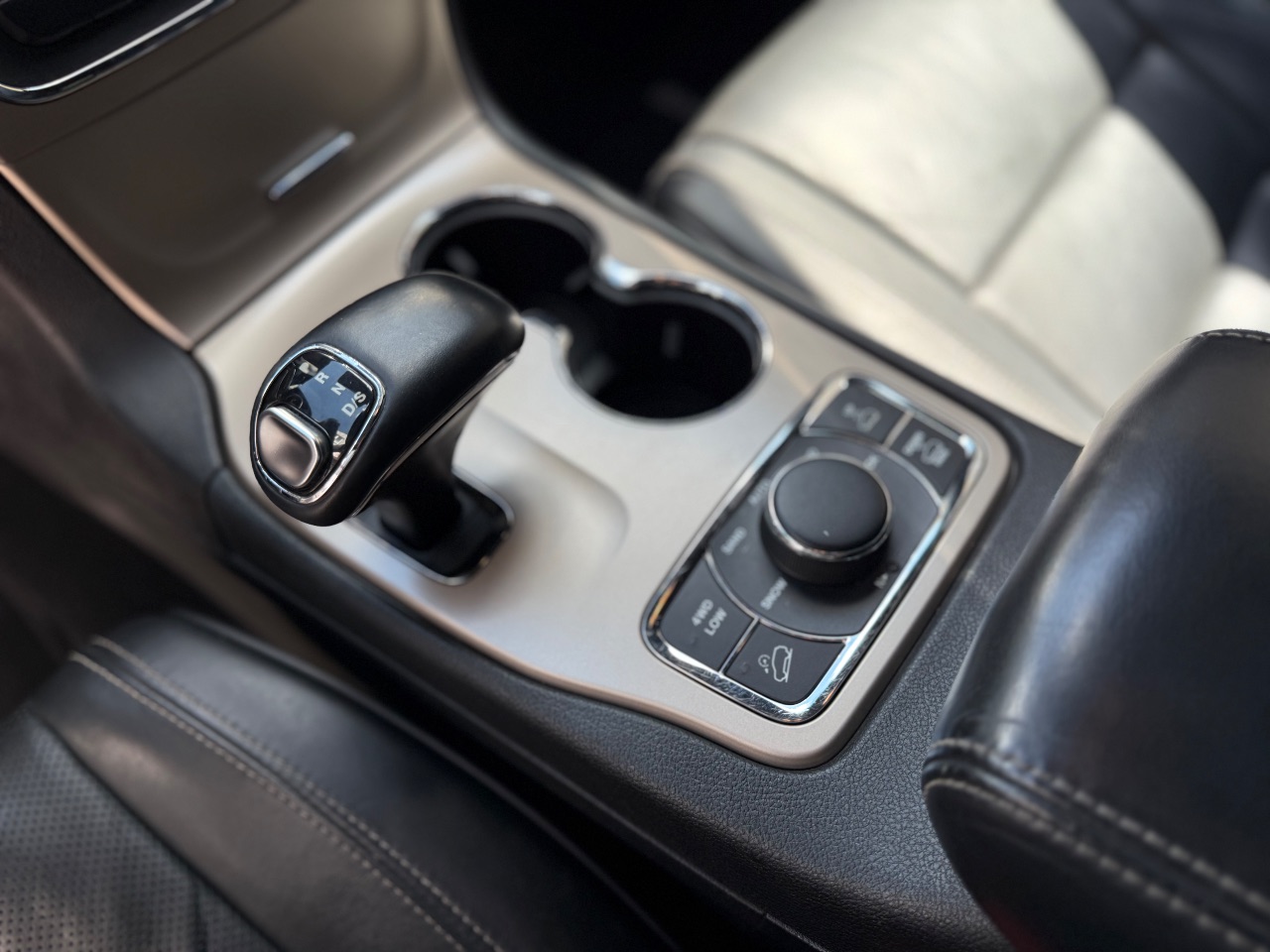 Jeep Grand Cherokee - фото 19