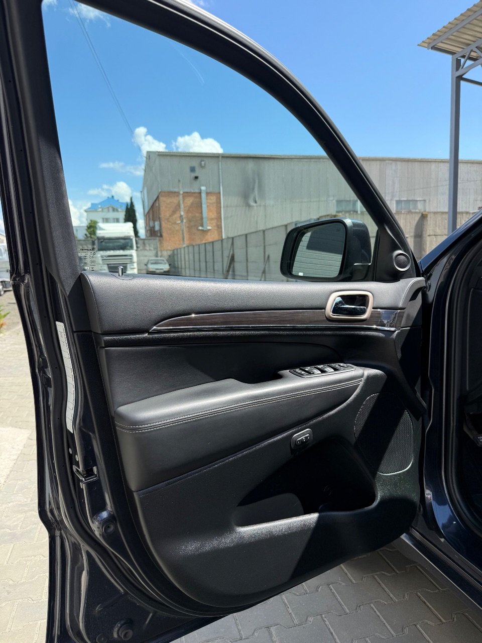 Jeep Grand Cherokee - фото 12