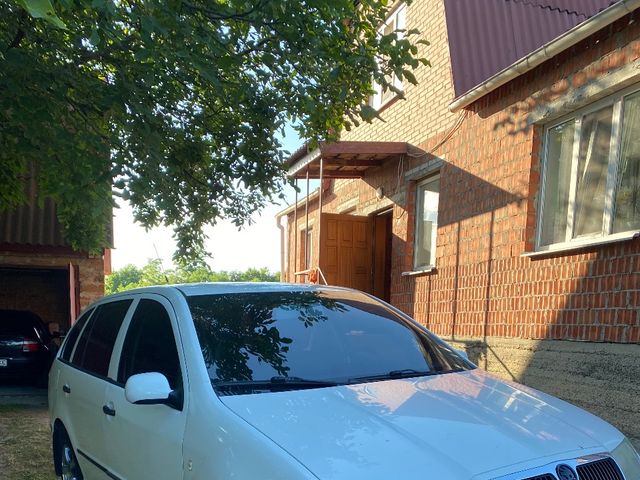 Skoda Fabia - фото 5