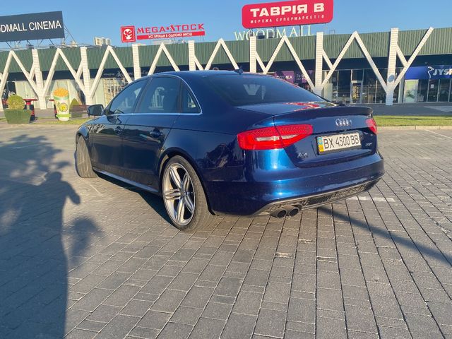 Audi A4 - фото 5