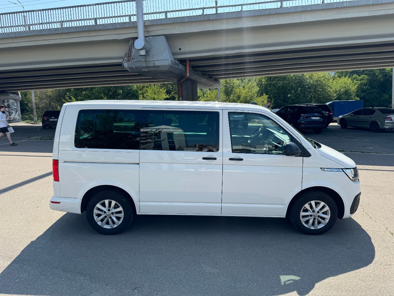 Volkswagen Multivan - фото 27