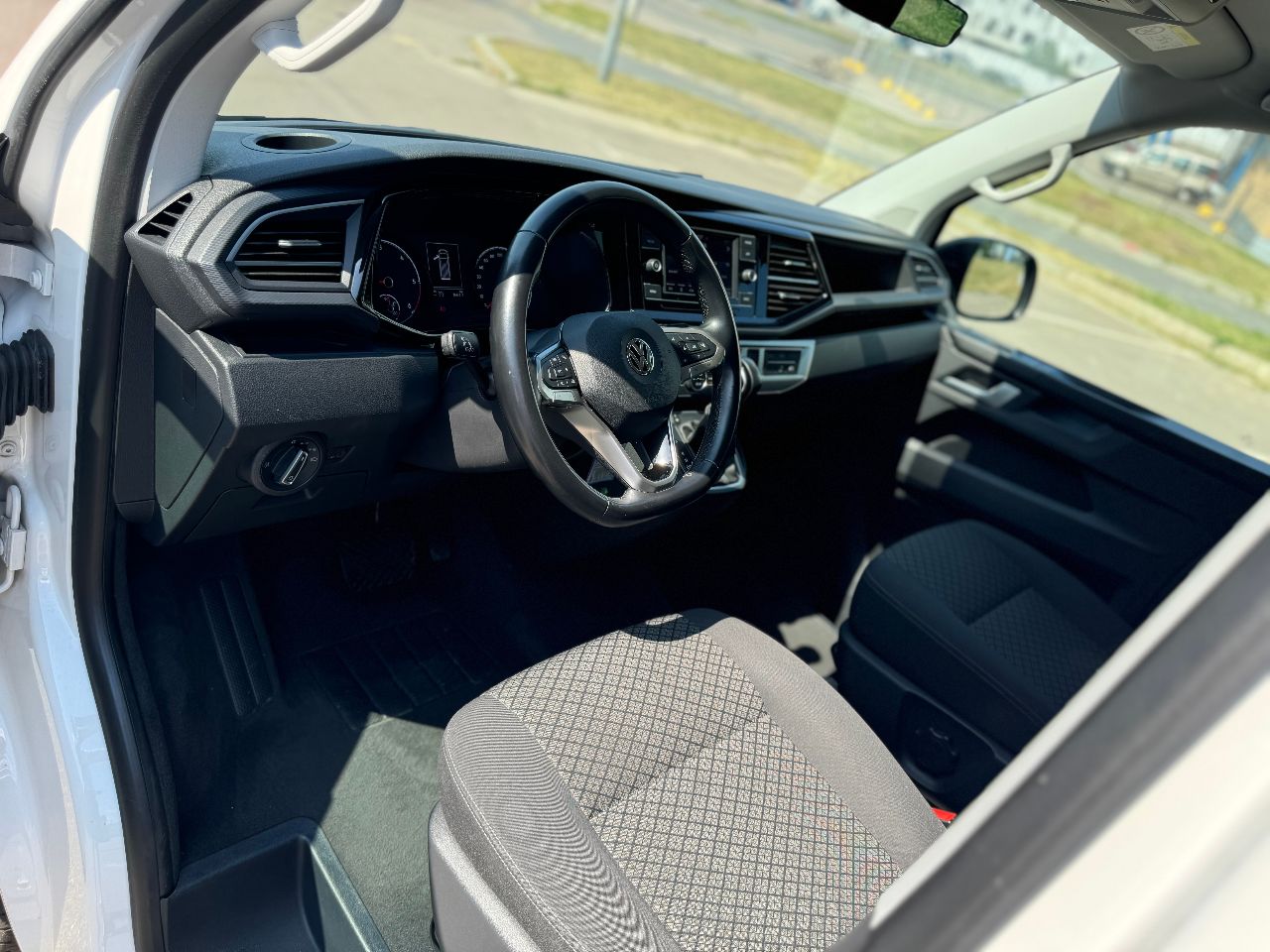 Volkswagen Multivan - фото 70