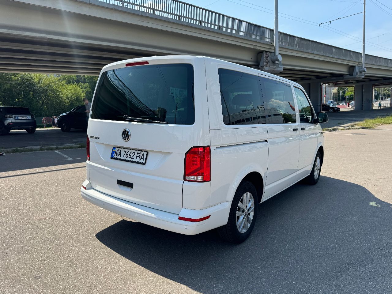 Volkswagen Multivan - фото 23