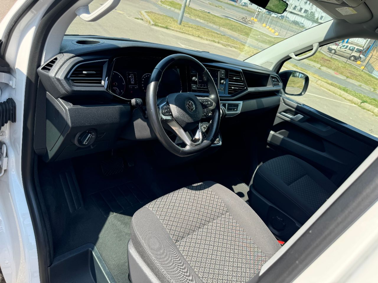 Volkswagen Multivan - фото 34