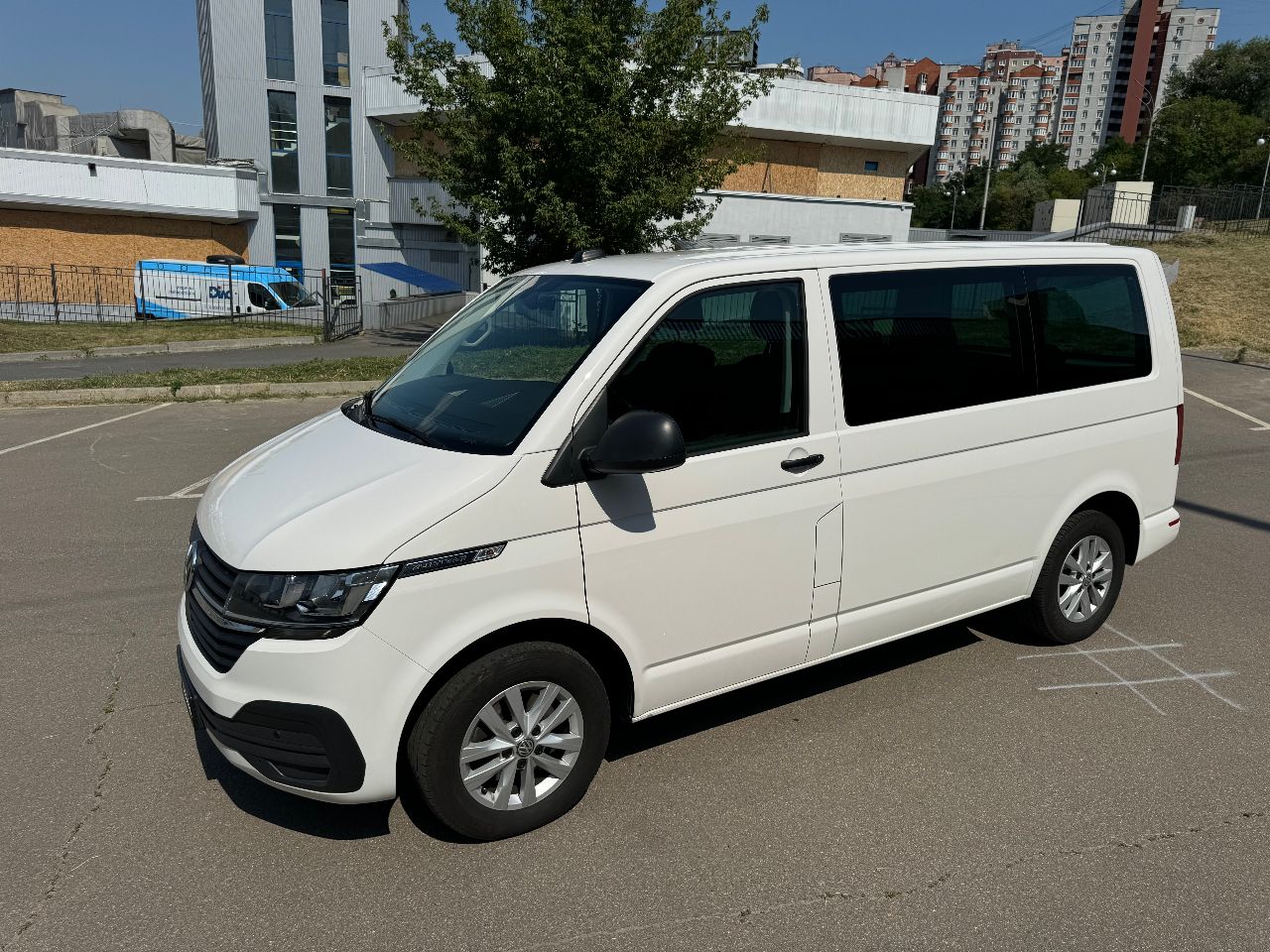 Volkswagen Multivan - фото 11