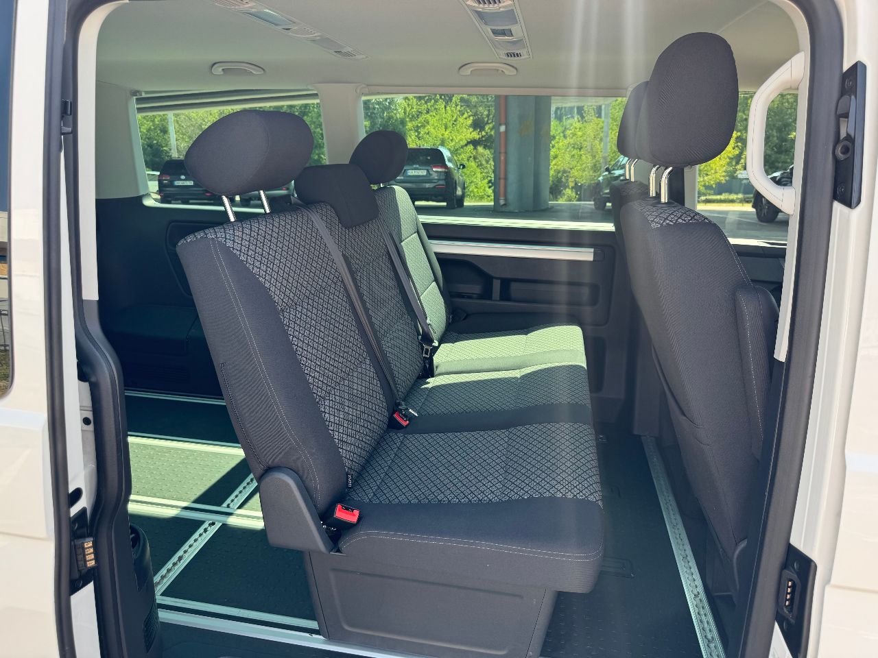 Volkswagen Multivan - фото 28