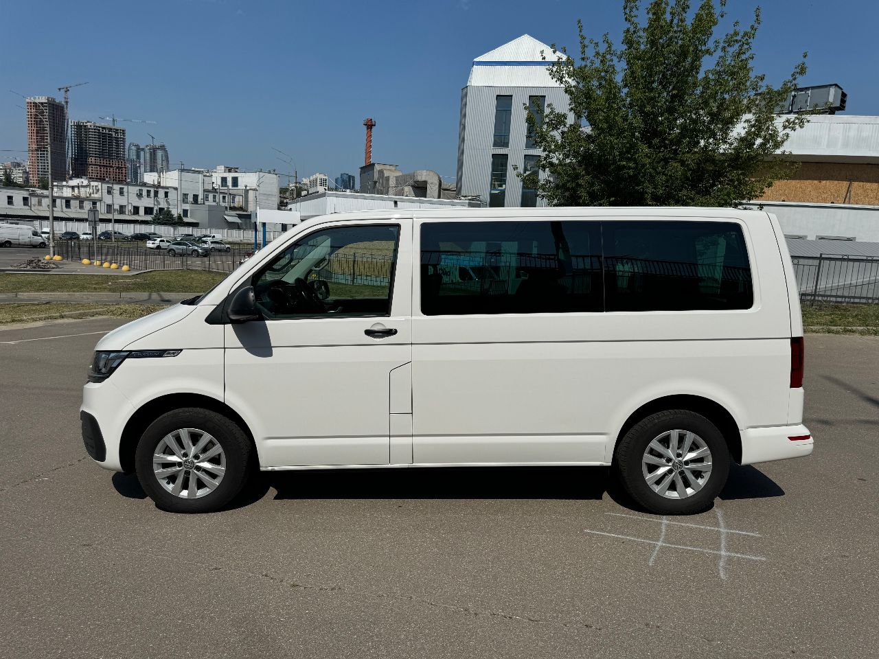 Volkswagen Multivan - фото 13