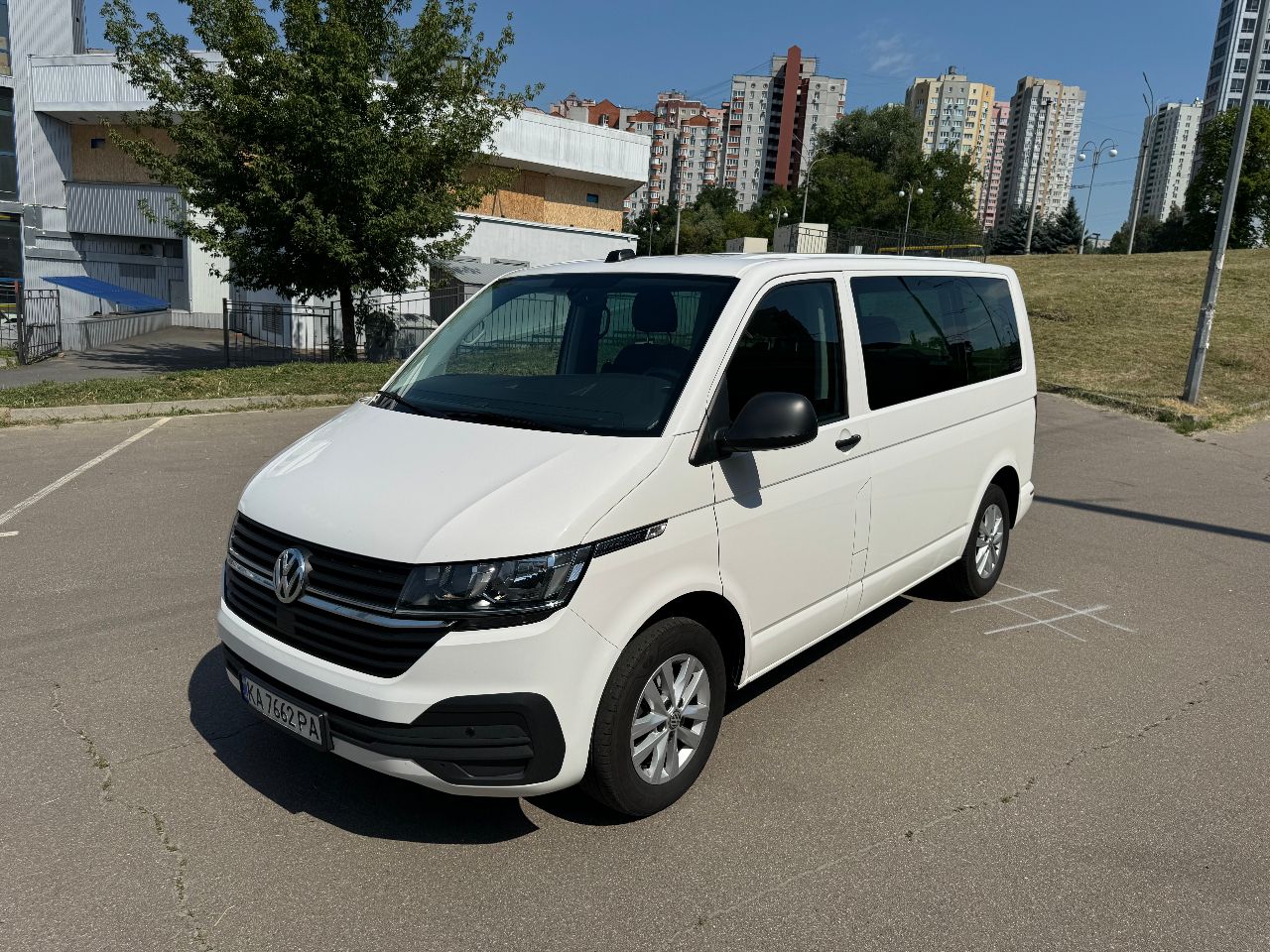Volkswagen Multivan - фото 9