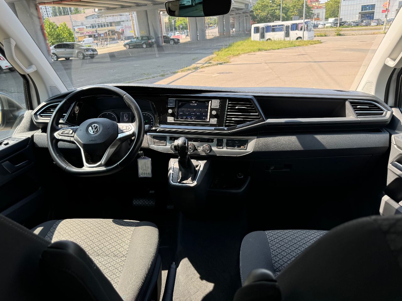 Volkswagen Multivan - фото 35