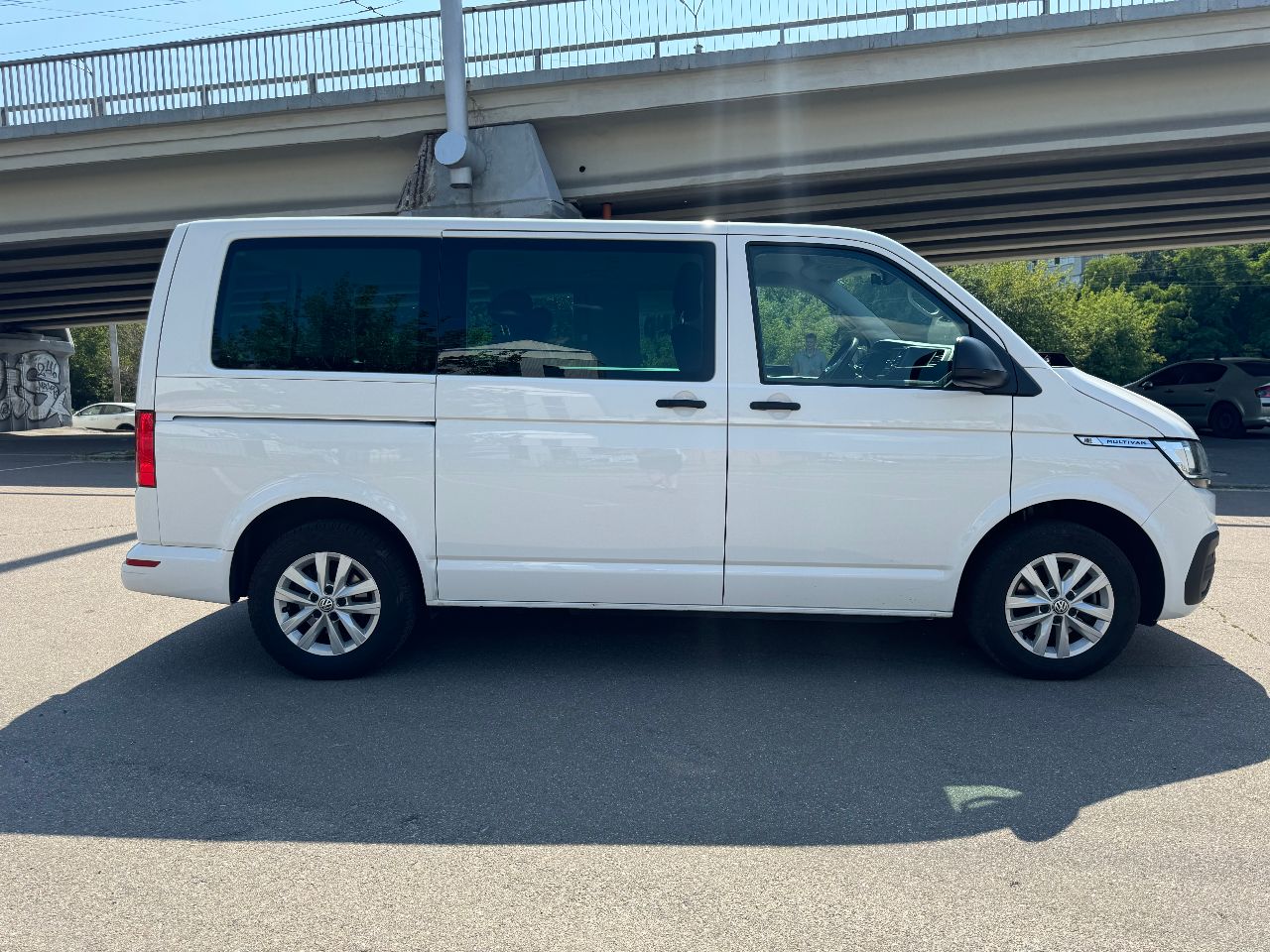 Volkswagen Multivan - фото 26